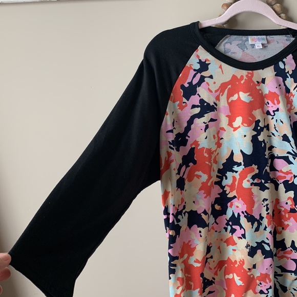 LulaRoe baseball style Tshirt - Picture 3 of 4